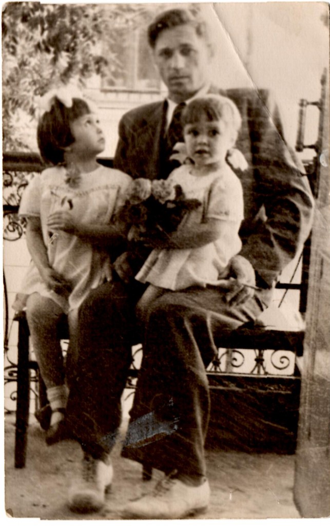 Евгений Николаевич с дочерьми Еленой и Людмилой